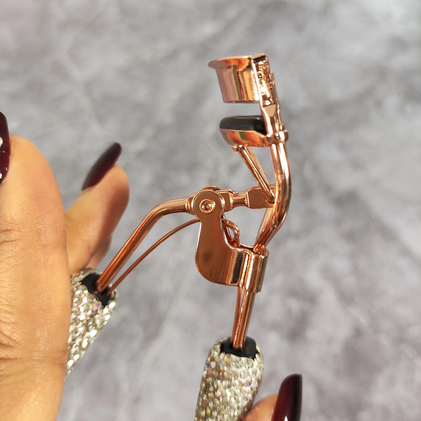 Eyelash curler with artificial diamonds