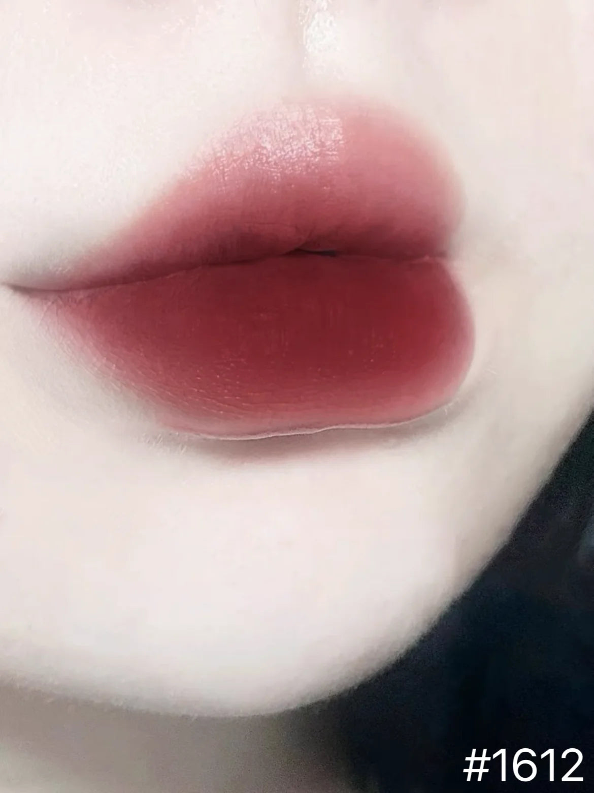 Barra labial de fácil aplicación de Colorrose-aporta versatilidad a tu maquillaje. ¡Este labial de la marca colorrose te brinda un toque de color con la máxima comodidad!