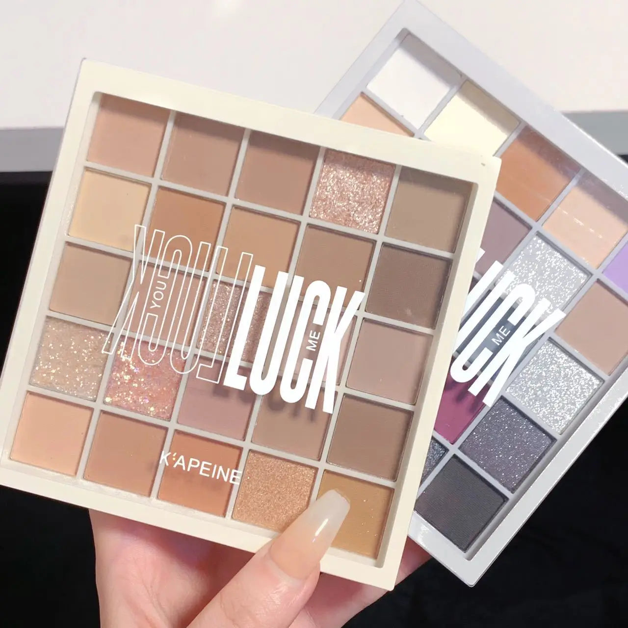 Paleta de Sombras DIKALU de 25 Colores.