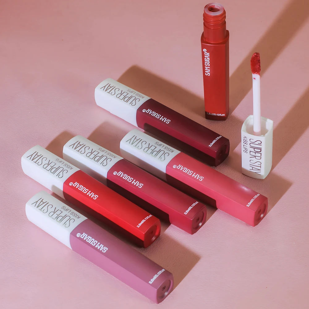 Liquid lipstick - Light and soft texture, without sticky feeling.