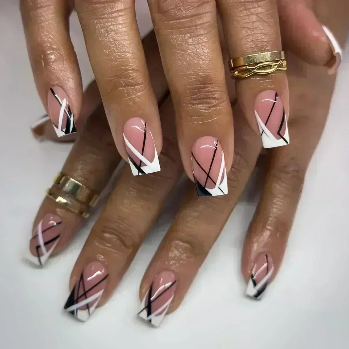 Set of 24 Short False Nails.