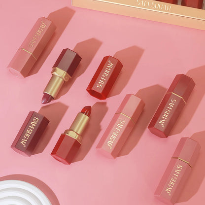Vibrant and even color lipstick.