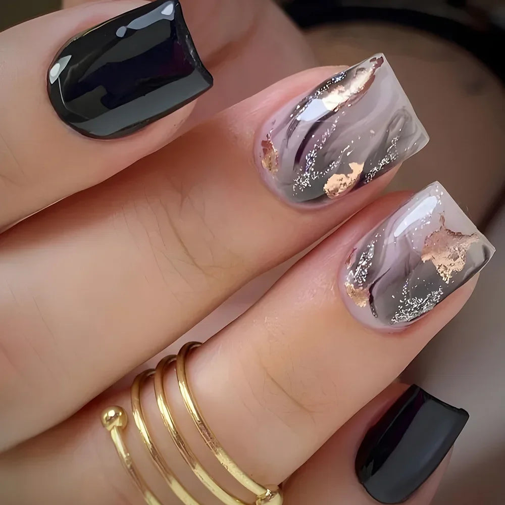 Set of 24 Short False Nails.