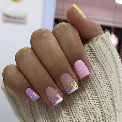 Set of 24 Short False Nails.