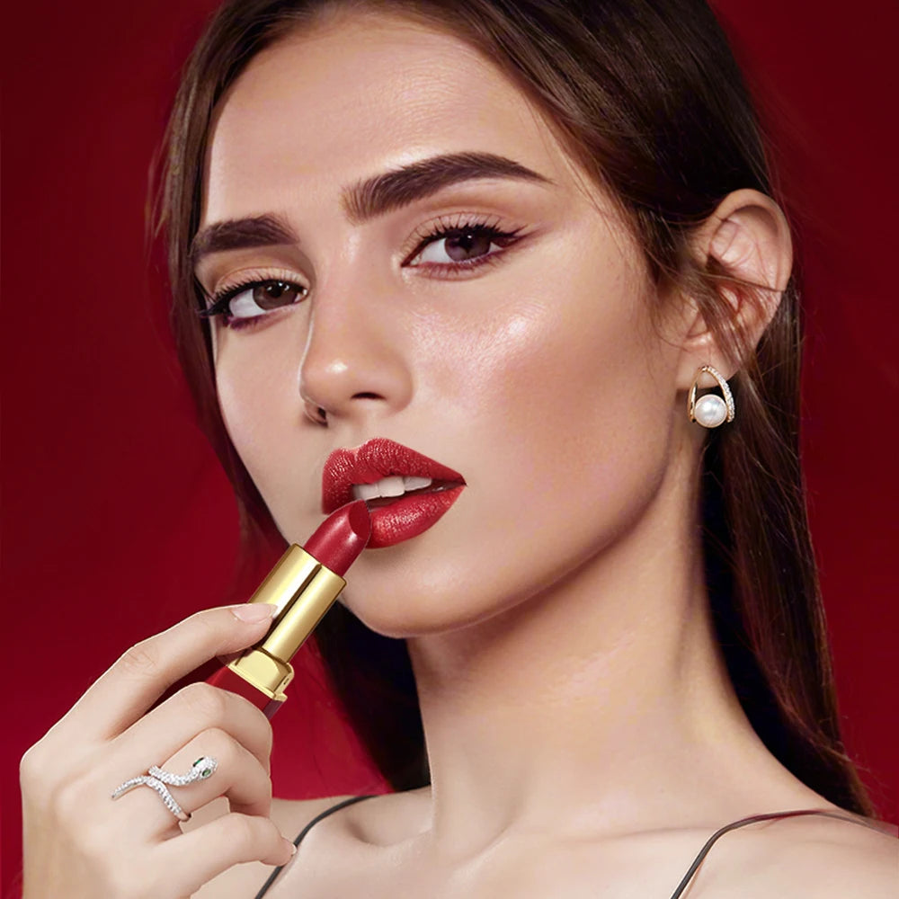 Vibrant and even color lipstick.