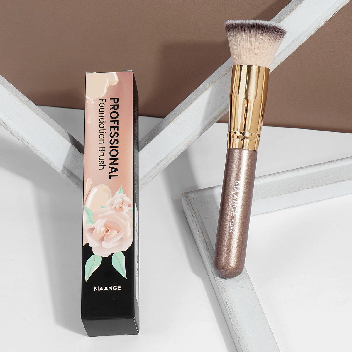 MAANGE Foundation Brush.