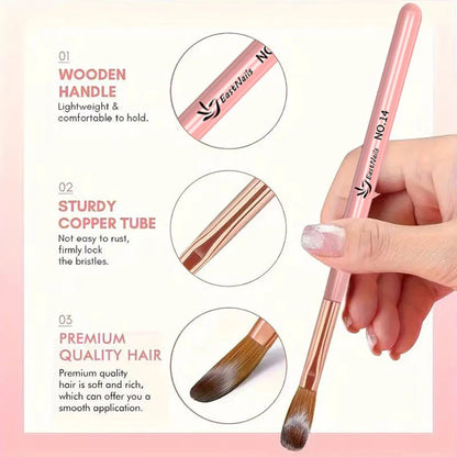 Pinceles para manicura y pedicura.