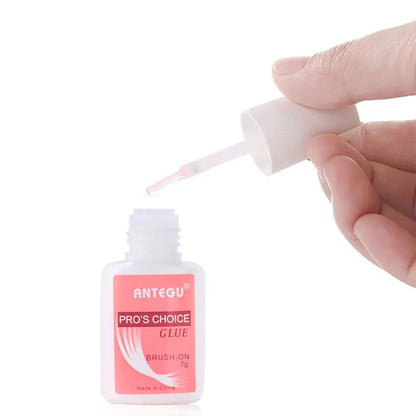 Nail Glue is ideal for a strong and long-lasting hold