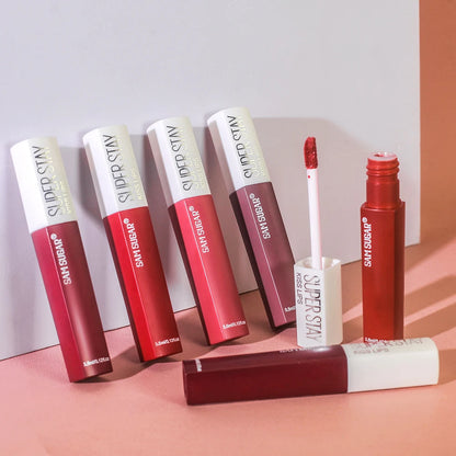 Liquid lipstick - Light and soft texture, without sticky feeling.