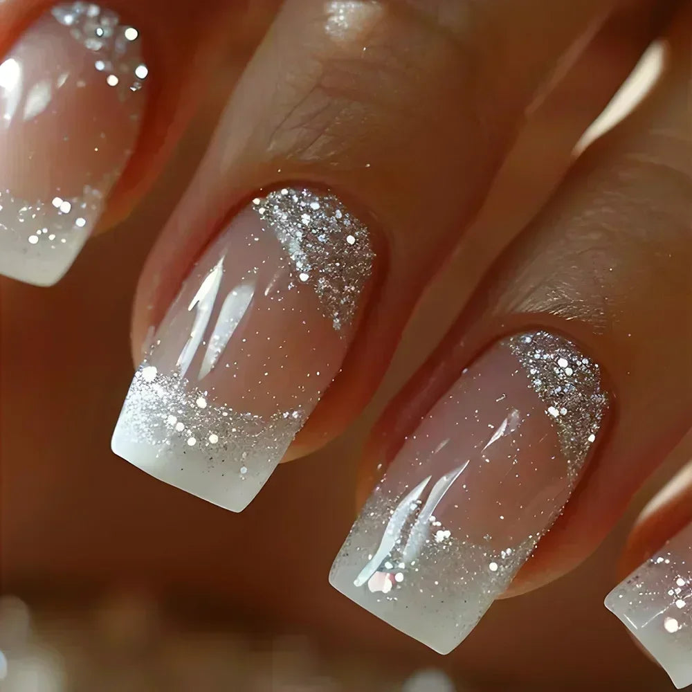 Set of 24 Short False Nails.