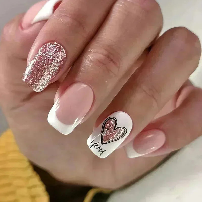 Set of 24 Short False Nails.