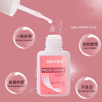 Nail Glue is ideal for a strong and long-lasting hold