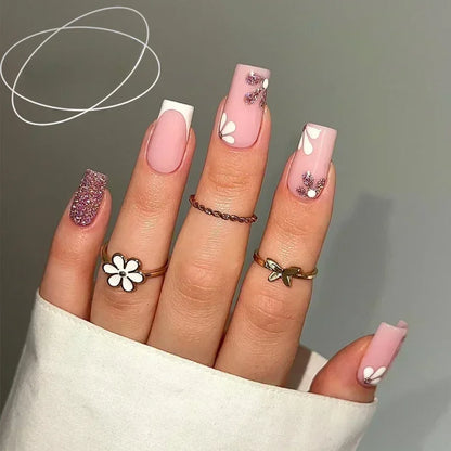 Set of 24 Short False Nails.
