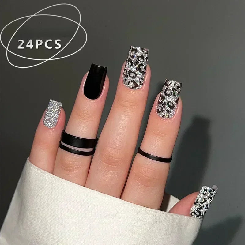 Set of 24 Short False Nails.