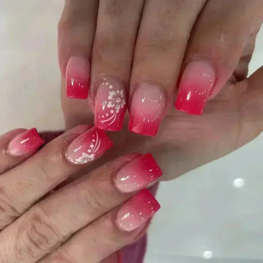 Set of 24 Short False Nails.