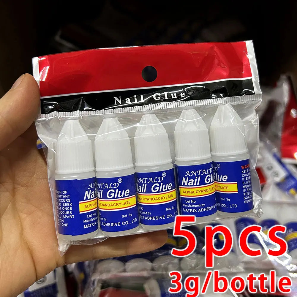 Nail Glue is ideal for a strong and long-lasting hold