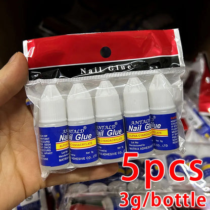 Nail Glue is ideal for a strong and long-lasting hold