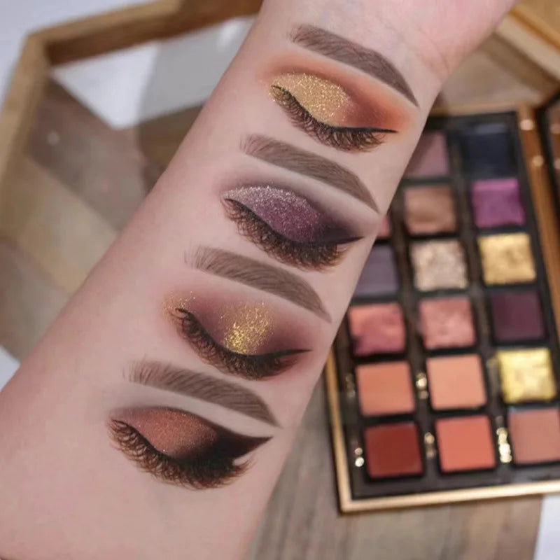 18-Color Eyeshadow Palette.