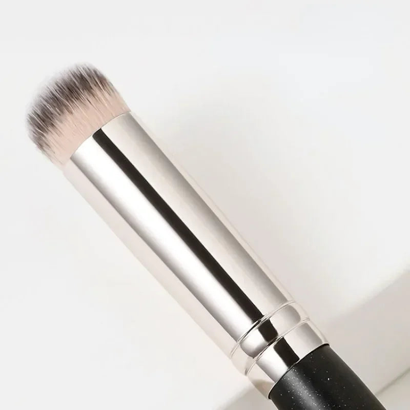 Premium Foundation and Concealer Brush.