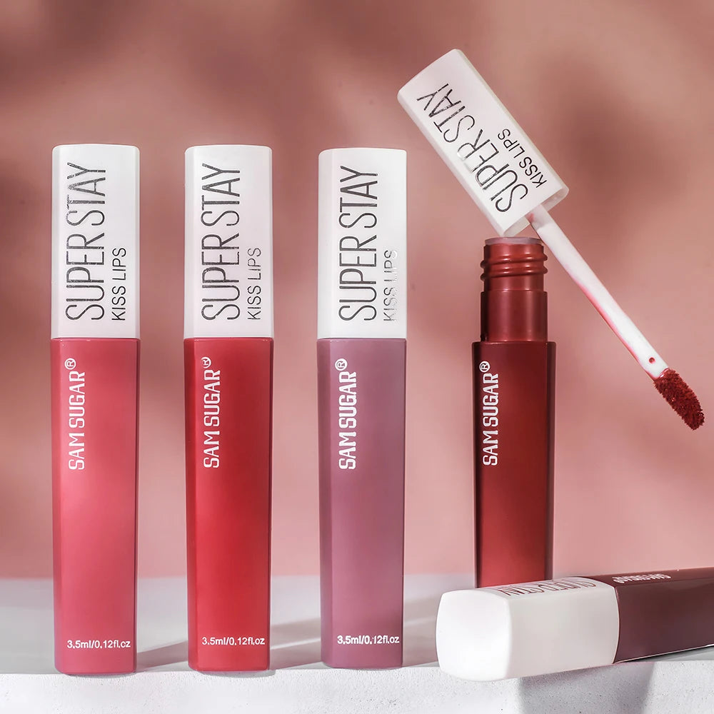 Liquid lipstick - Light and soft texture, without sticky feeling.