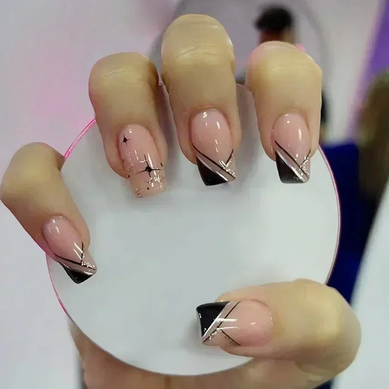 Set of 24 Short False Nails.