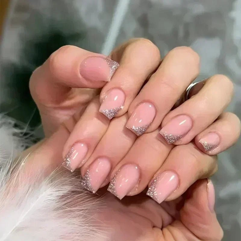 Set of 24 Short False Nails.