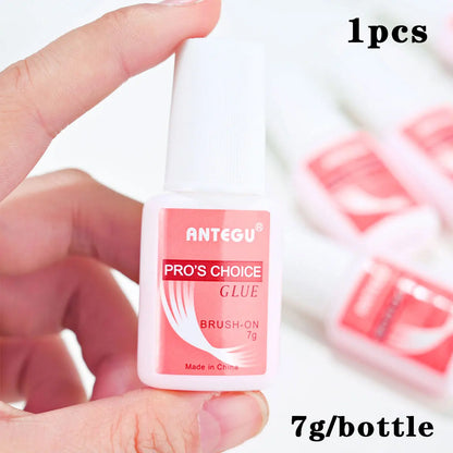 Nail Glue is ideal for a strong and long-lasting hold