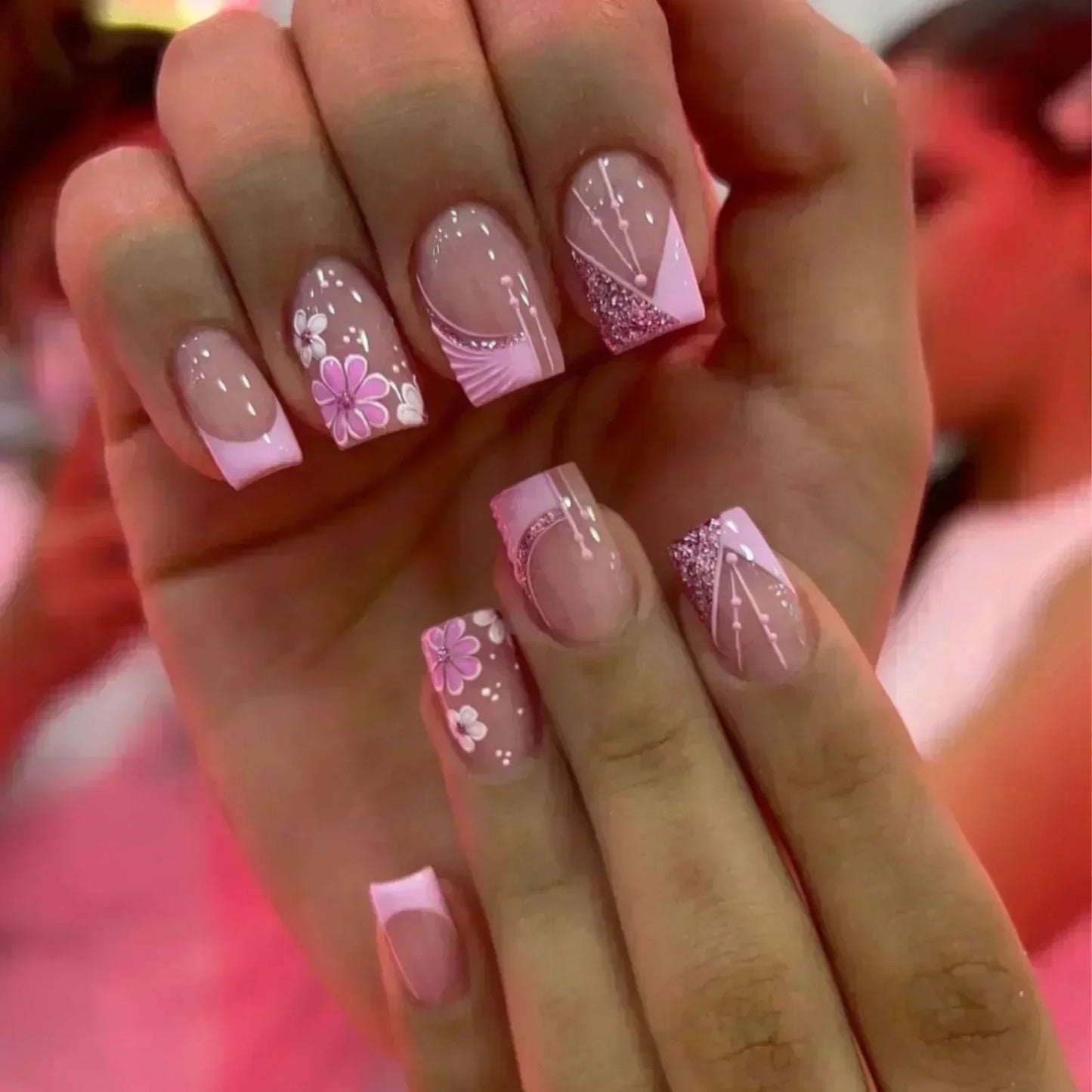 Set of 24 Short False Nails.