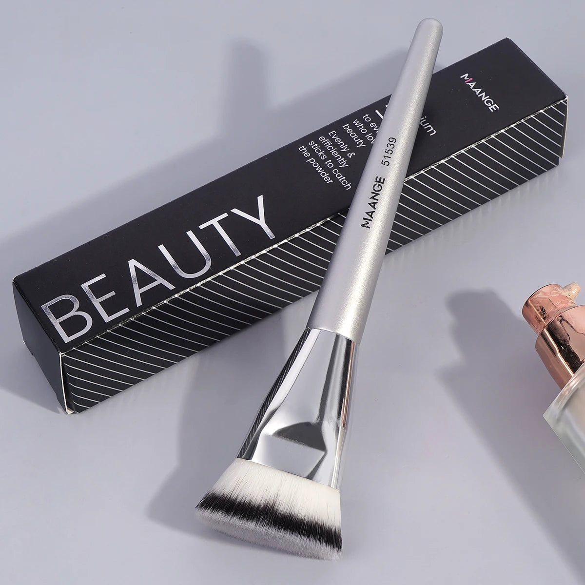 MAANGE Flat Head Foundation Brush.