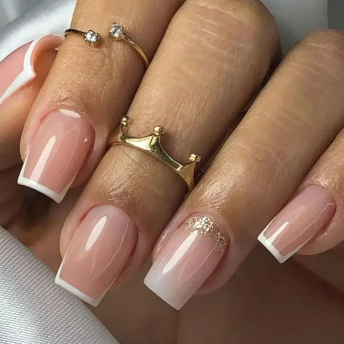 Set of 24 Short False Nails.