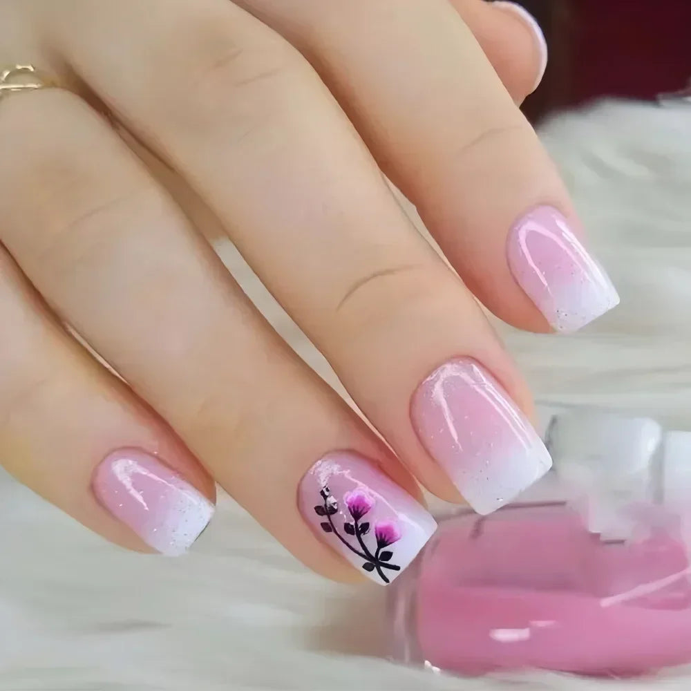 Set of 24 Short False Nails.