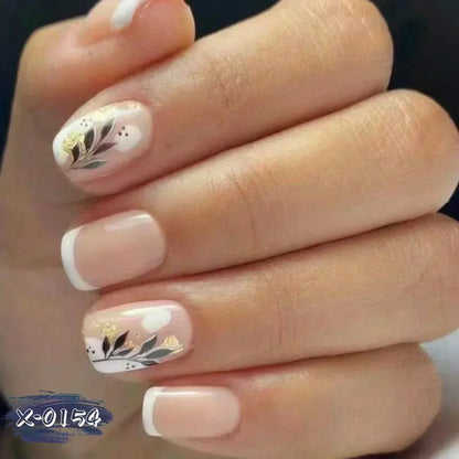 Set of 24 Short False Nails.