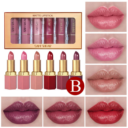 Vibrant and even color lipstick.