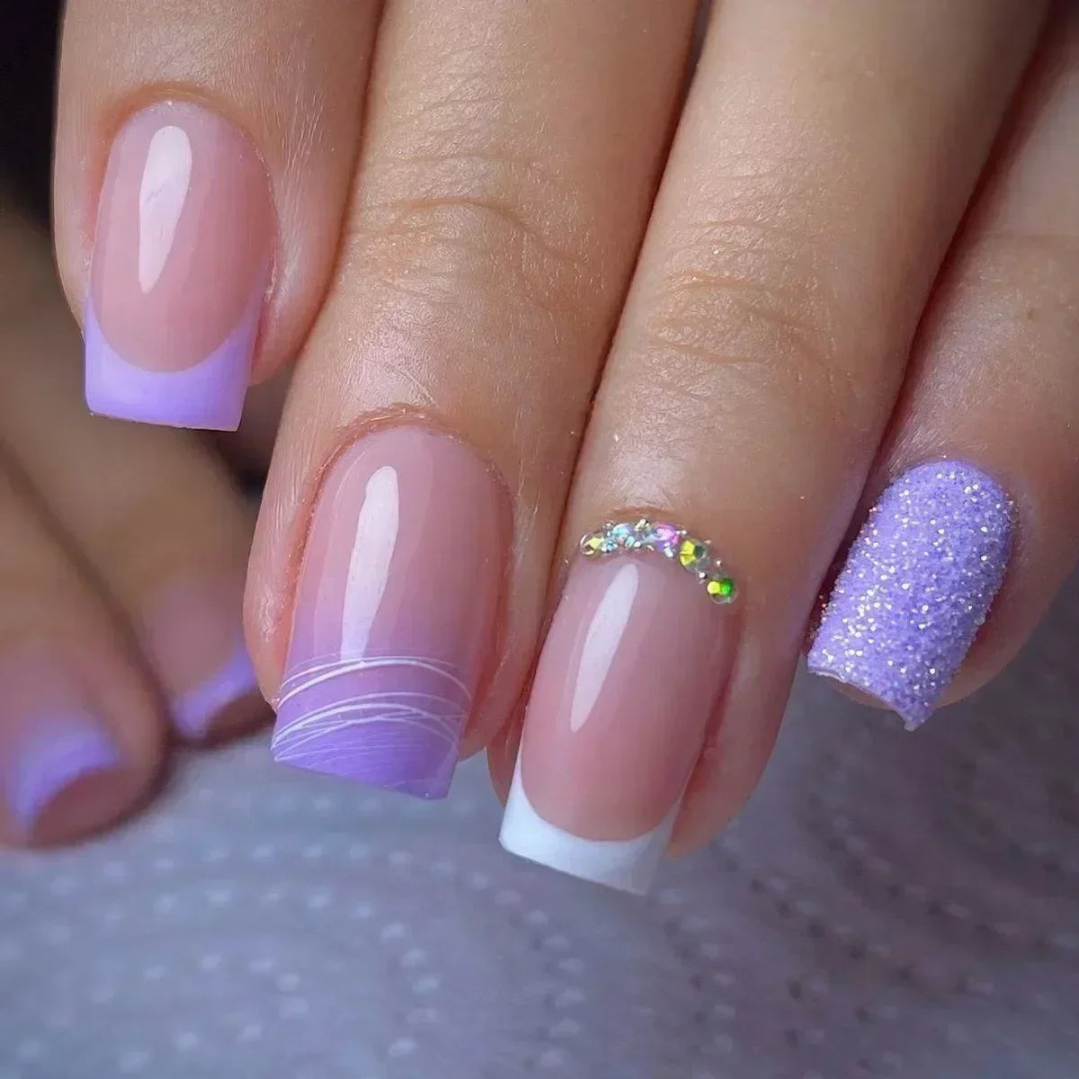 Set of 24 Short False Nails.