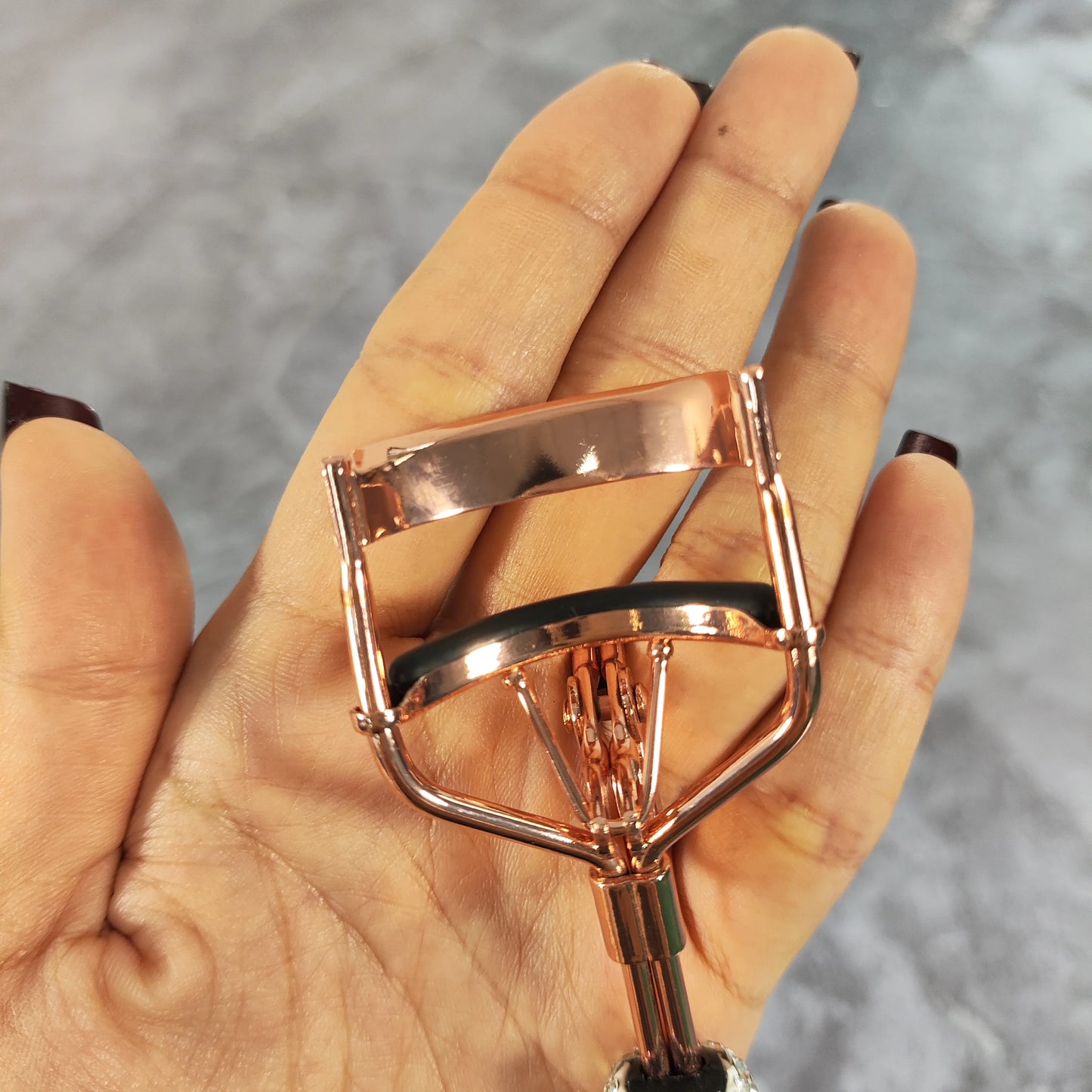 Eyelash curler with artificial diamonds